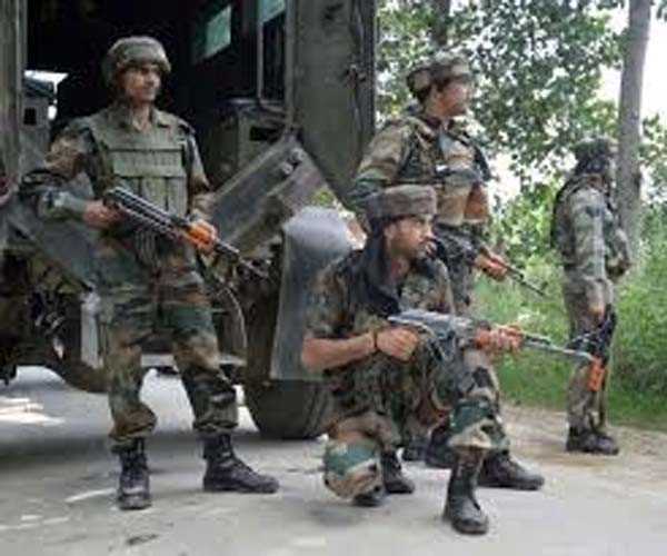 तीन जवानों की हत्या कर भागे तीनों आतंकियों को मार गिराया